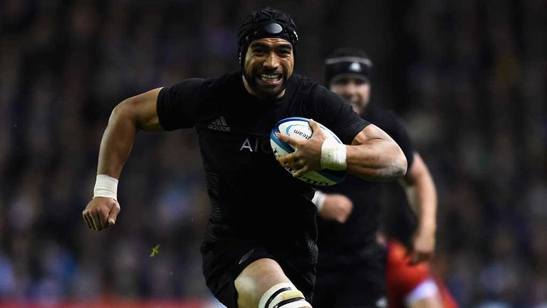 Victor Vito breaks away to score for New Zealand against Scotland