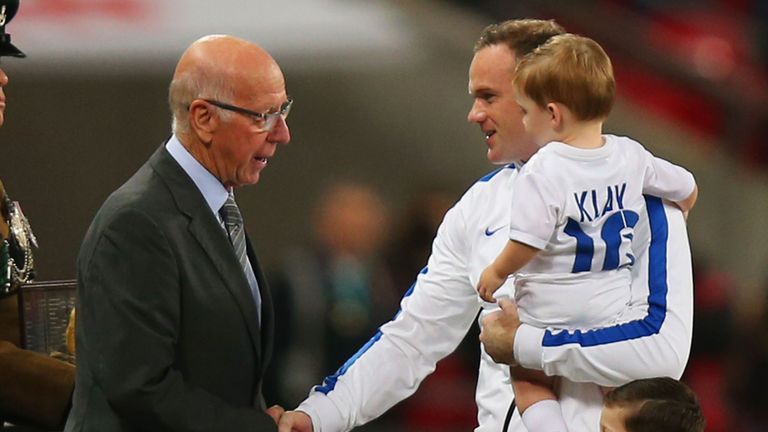 LONDON, ENGLAND - NOVEMBER 15:  Wayne Rooney of England is awarded his 100th cap by Sir Bobby Charlton prior to during the EURO 2016 Qualifier Group E matc