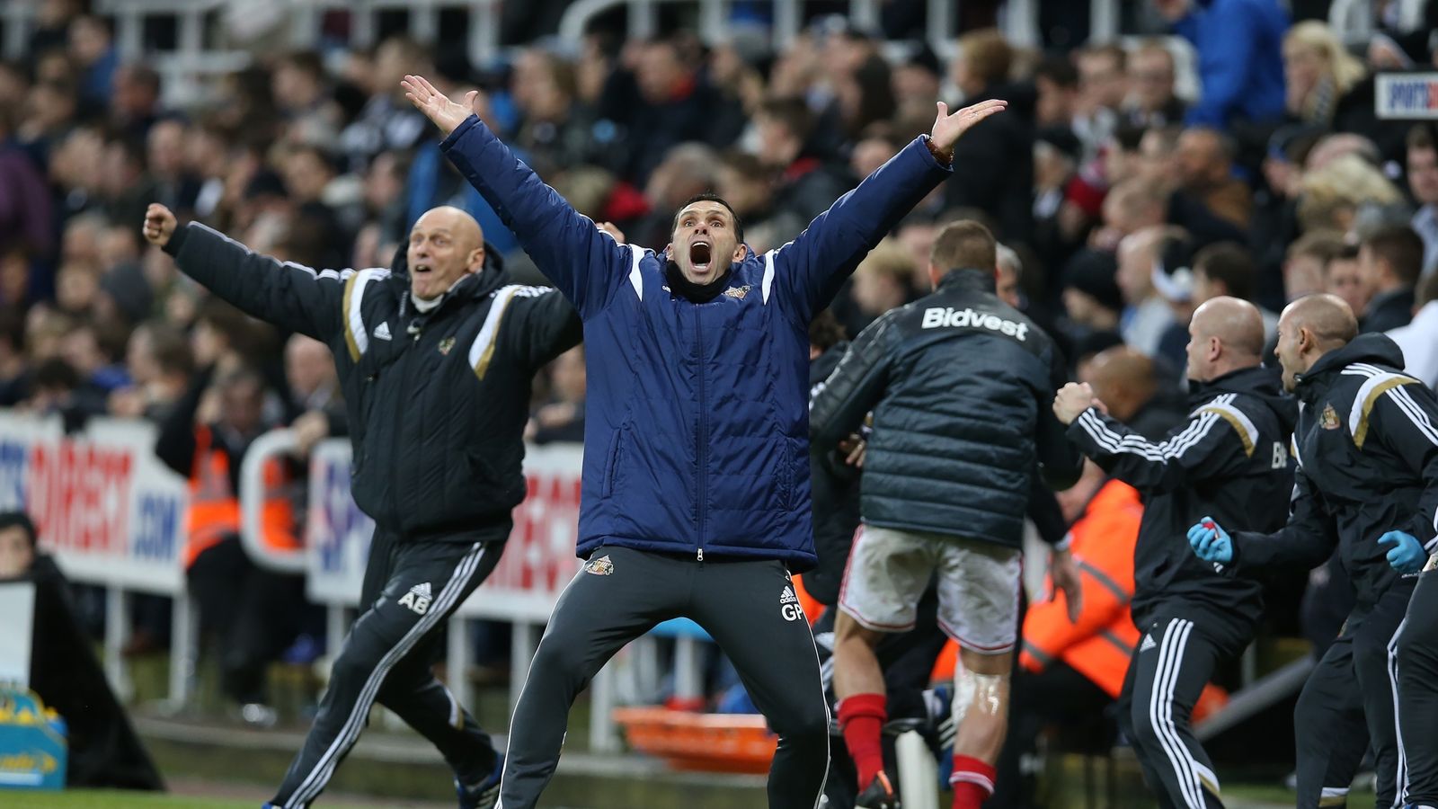 Premier League: Gus Poyet praises Sunderland after last-minute victory ...