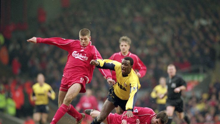 23 Dec 2000:  Patrick Vieira of Arsenal is stopped in his tracks by Steven Gerrard (left) and Markus Babbel (right) of Liverpool during the FA Carling Prem