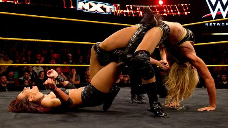 Charlotte shows her athleticism against Sasha Banks