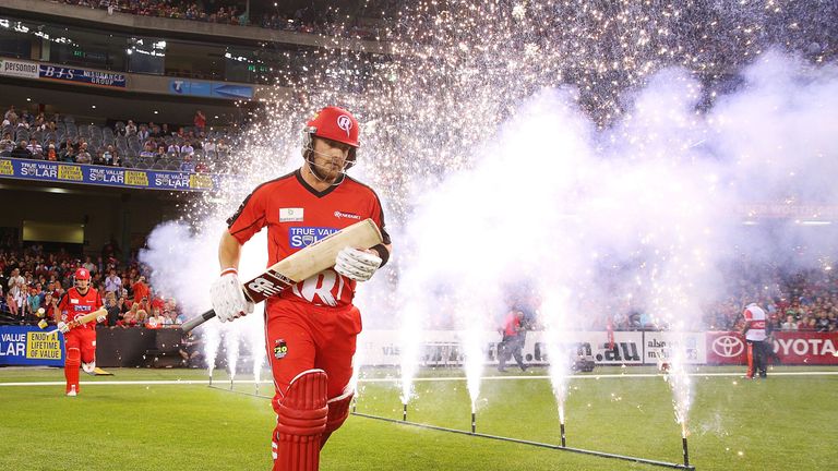 MELBOURNE, AUSTRALIA - JANUARY 04:  Aaron Finch of the Renegades runs out to the pitch during the Big Bash League match between the Melbourne Renegades and