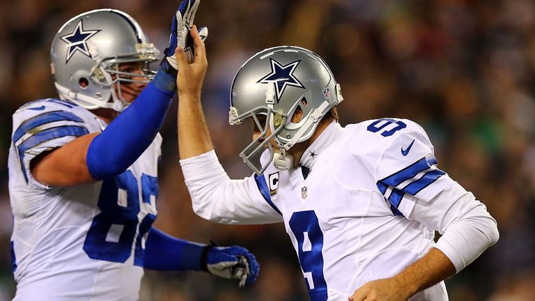 PHILADELPHIA, PA - DECEMBER 14:  Tony Romo #9 of the Dallas Cowboys high fives Jason Witten #82 after a touchdown in the first quarter against the Philadel