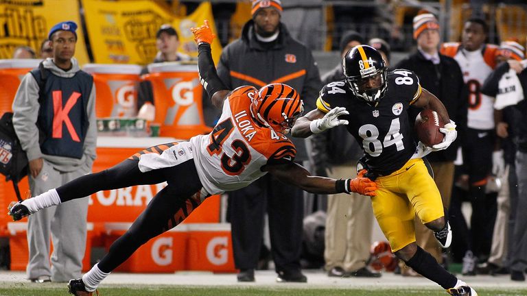 Antonio Brown of the Pittsburgh Steelers avoids a tackle by George Iloka of the Cincinnati Bengals
