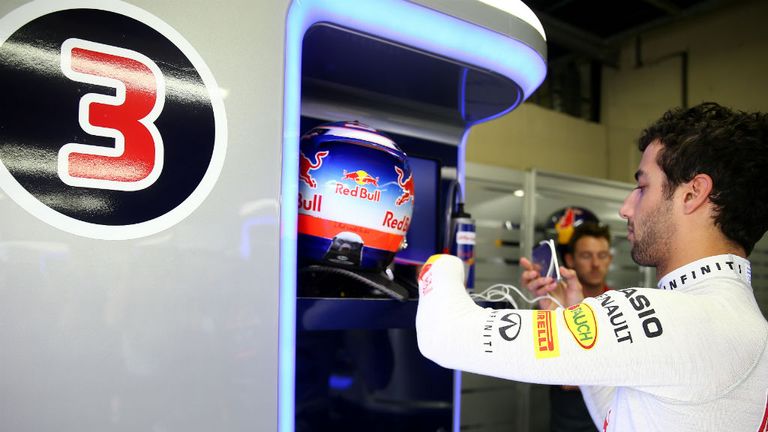 Daniel Ricciardo: Will use number 3