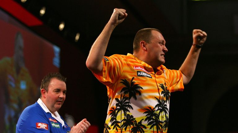 Wayne Mardle celebrates defeating Phil Taylor 2008 World Darts Championship quarter-final