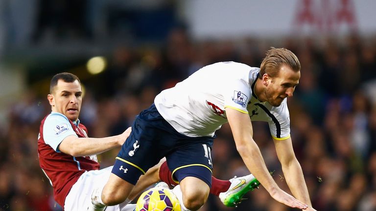 LONDON, ENGLAND - DECEMBER 20:  Harry Kane of Tottenham Hotspur is tackled by Dean Marney of Burnley 