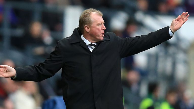 Derby County manager Steve McClaren gestures on the touchline during the Sky Bet Championship match at the iPro Stadium, Derby.