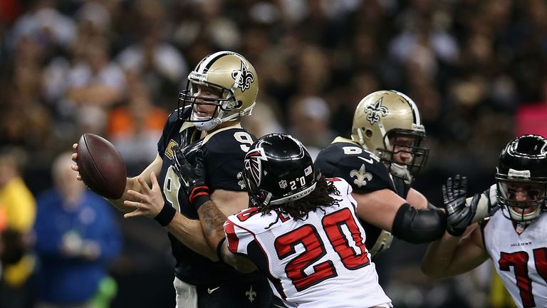 NEW ORLEANS, LA - DECEMBER 21:  Drew Brees #9 of the New Orleans Saints is pressured by Dwight Lowery #20 of the Atlanta Falcons during the second quarter 