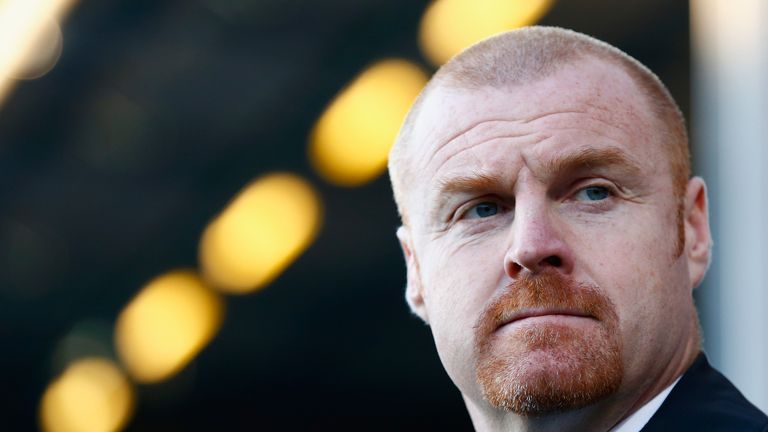 LONDON, ENGLAND - DECEMBER 06:  Sean Dyche, manager of Burnley looks on during the Barclays Premier League match between Queens Park Rangers and Burnley at