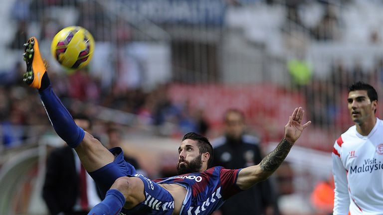 Federico Piovaccari in action for Eibar