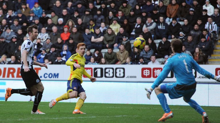 Jack Colback shoots the ball beyond Tim Krul for Sunderland at Newcastle in the February 2014 Premier League game at St James' Park