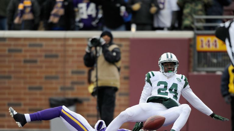 Charles Johnson can't hold on to a Vikings pass as the Jets' Philip Adams get his body in the way.