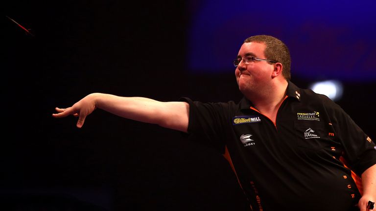 Stephen Bunting beat Michael Smith to seal the last quarter-final spot