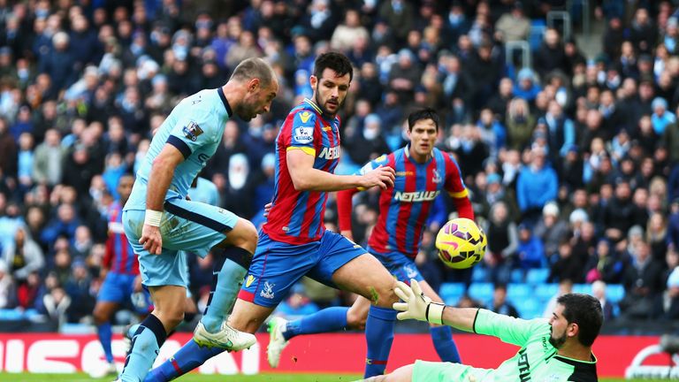 Pablo Zabaleta of Manchester City fails to score from close range during the Barclays Premier League match between Manch