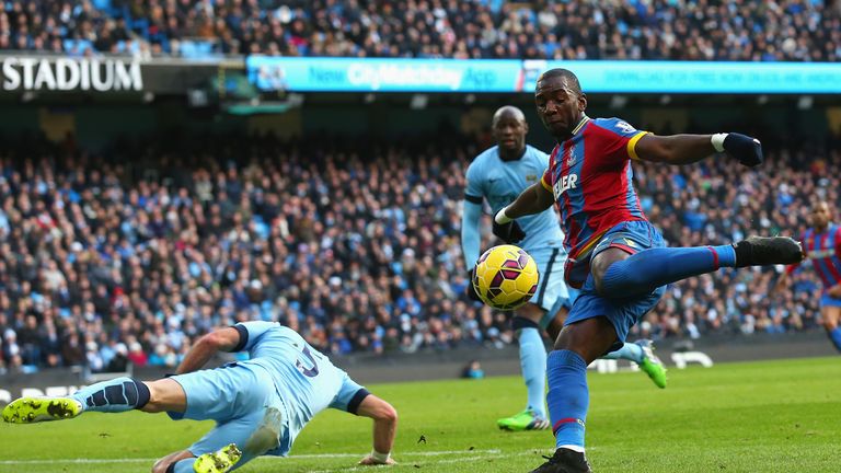 MANCHESTER, ENGLAND - DECEMBER 20: Yannick Bolasie of Crystal Palace shoots at goal during the Barclays Premier League match between Manchester City and Cr