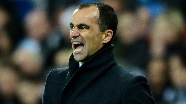 NEWCASTLE UPON TYNE, ENGLAND - DECEMBER 28:  Roberto Martinez the manager of Everton reacts during the Barclays Premier League match between Newcastle Unit