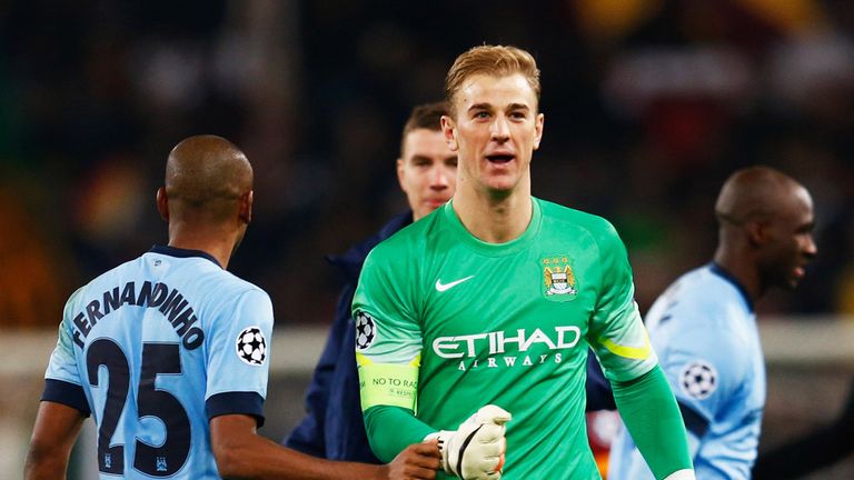 ROME, ITALY - DECEMBER 10:  Joe Hart and Fernandinho of Manchester City celebrate victory and qualification after the UEFA Champions League Group E match