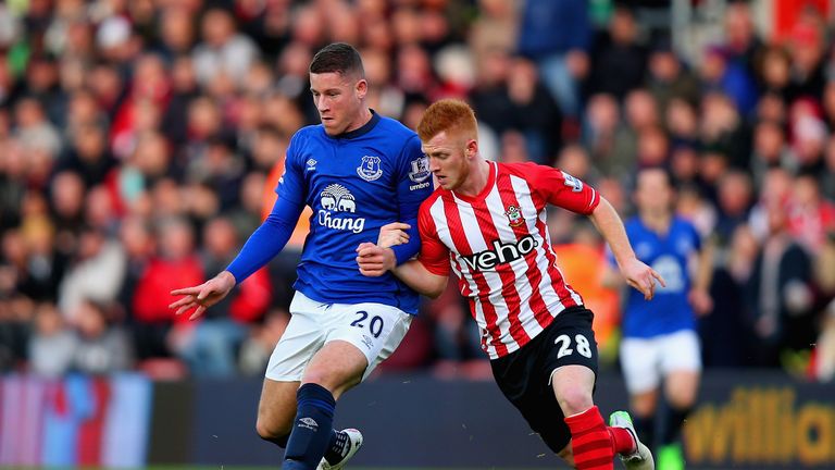 SOUTHAMPTON, ENGLAND - DECEMBER 20:  Ross Barkley of Everton and Harrison Reed of Southampton