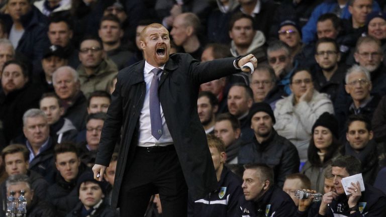 Burnley's English manager Sean Dyche gestures during the English Premier League football match between Tottenham Hotspur and Burnley 
