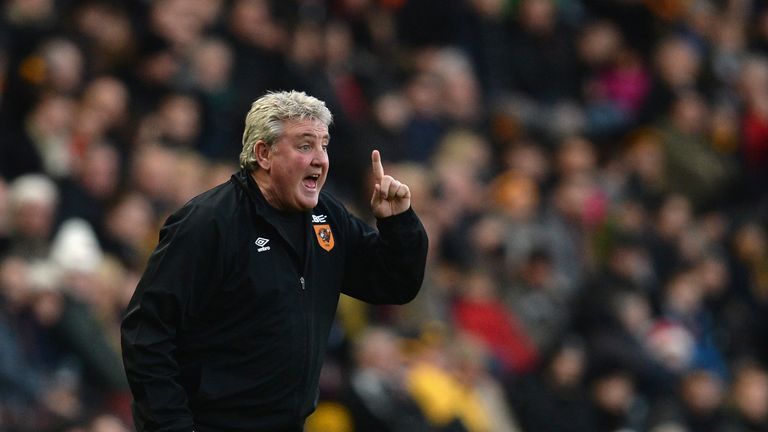 Steve Bruce manager of Hull City gives direction during the Barclays Premier League match between Hull City and Leicester City