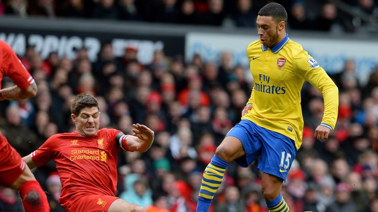 Liverpool's English midfielder Steven Gerrard (L) vies with Arsenal's English midfielder Alex Oxlade-Chamberlain during the English Premier League football