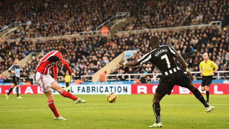 Adam Johnson of Sunderland scores the opening goal during the Barclays Premier League match between Newcastle & Sunderland