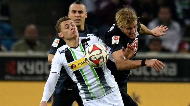 MOENCHENGLADBACH, GERMANY - DECEMBER 06:  (L-R) Thorgan Hazard of Moenchengladbach battles for the ball 