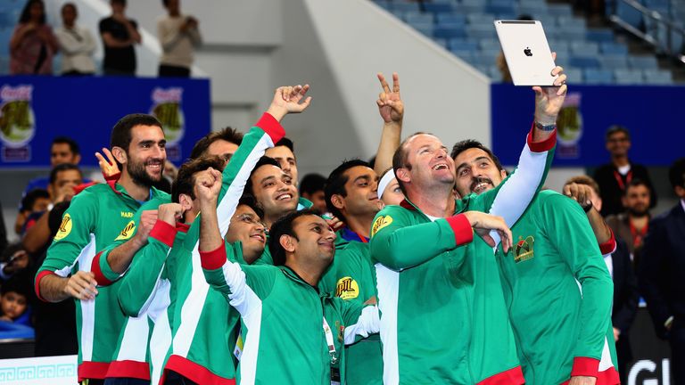 The UAE Royals take a last team selfie