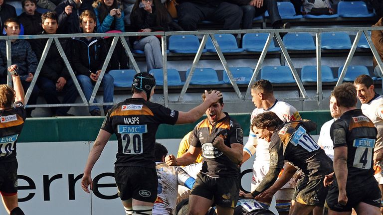 Wasps flanker Guy Thompson (20) and team mates celebrate after scoring a try during the European Rugby Champions Cup, Castres vs Wasps, on December 7