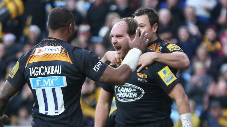 COVENTRY, ENGLAND - DECEMBER 21:  Andy Goode (R) of Wasps celebrates after scoring a try during the Aviva Premiership match between Wasps and London Irish 