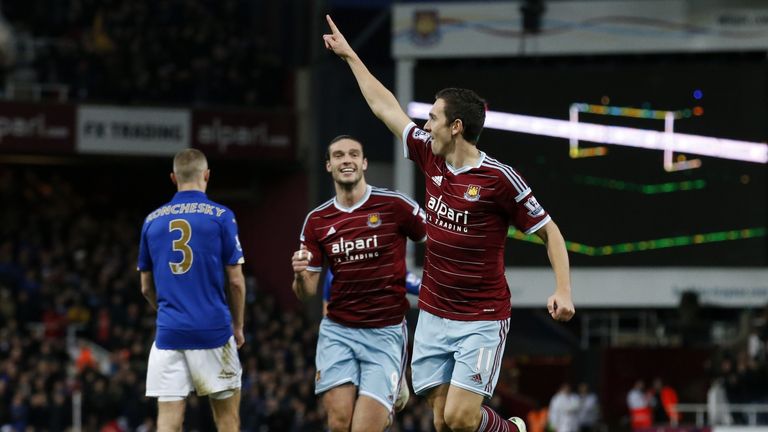 West Ham United's English midfielder Stewart Downing (R) celebrates scoring their second goal during the match between West Ham United and Leicester 