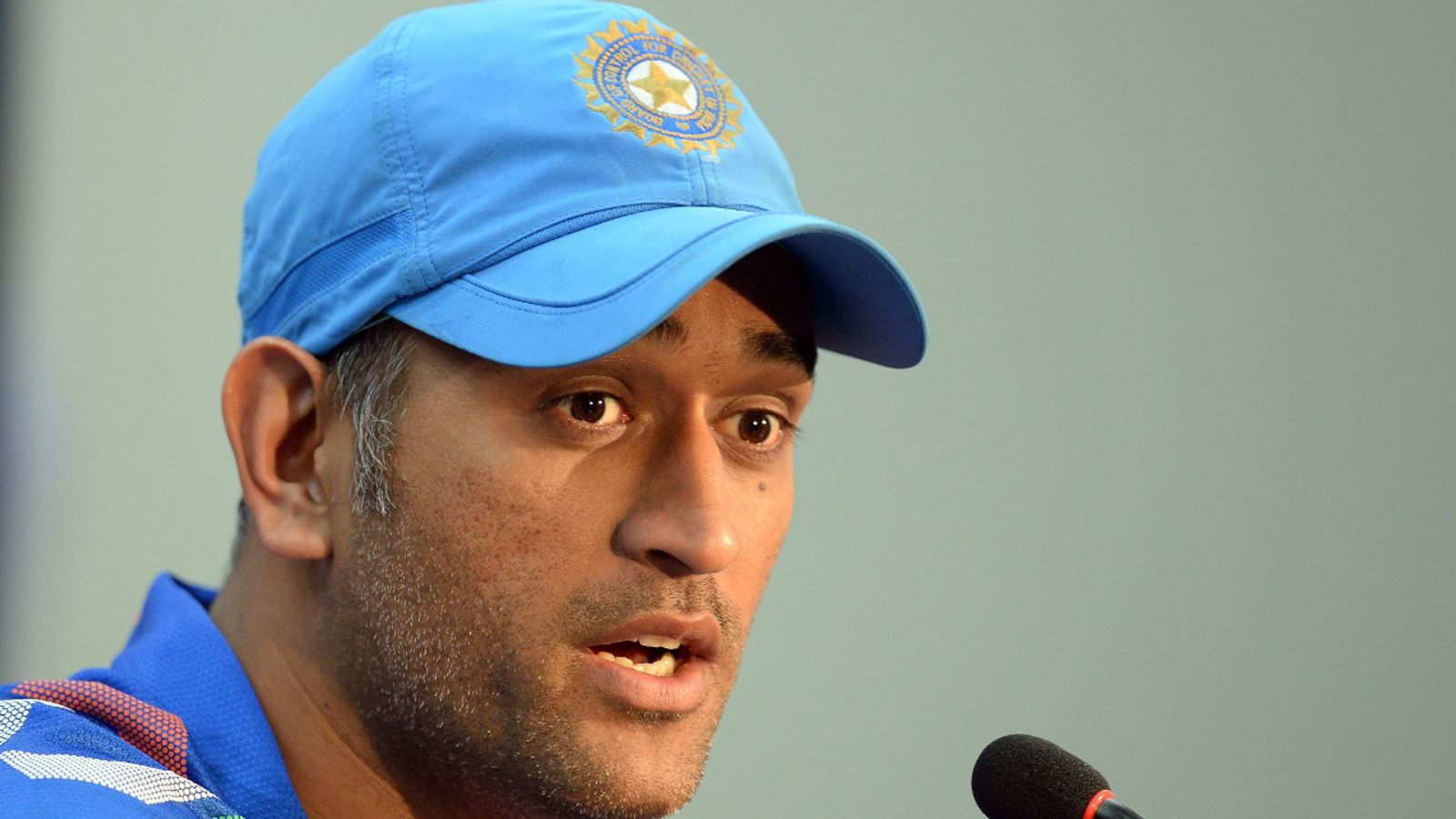 MS Dhoni suggests umpires are punishing India for not using DRS | Cricket  News | Sky Sports