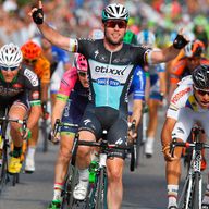 Mark Cavendish beat Fernando Gaviria to claim his first win of the year