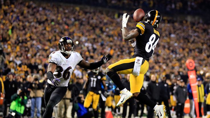 Antonio Brown of the Steelers makes a catch as Jeromy Miles of the Ravens defends