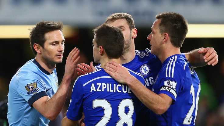 LONDON, ENGLAND - JANUARY 31:  Frank Lampard of Manchester City shakes hands with Cesar Azpilicueta, Branislav Ivanovic and John Terry of Chelsea