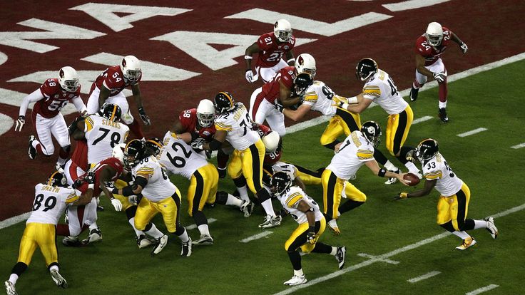 Ben Roethlisberger #7 of the Pittsburgh Steelers hands the ball off to Gary Russell #33 against the Arizona Cardinals during Supe