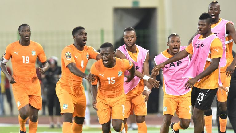 Ivory Coast'sMax-Alain Gradel (C) is congratulated by teammates after scoring the winner against Mali 