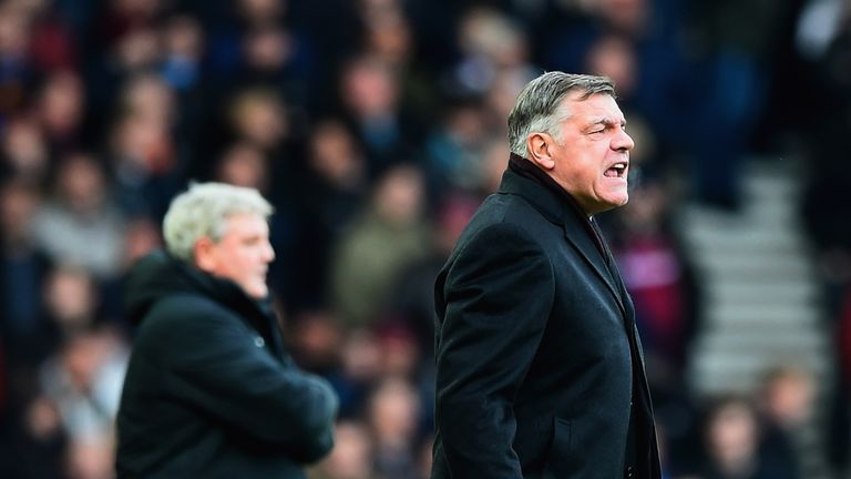 LONDON, ENGLAND - JANUARY 18:  Sam Allardyce manager of West Ham United shouts as Steve Bruce manager of Hull City 