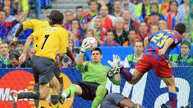 Barcelona's Spanish goalkeeper Victor Valdes (C) stops the ball during the Champion's League final against Arsenal
