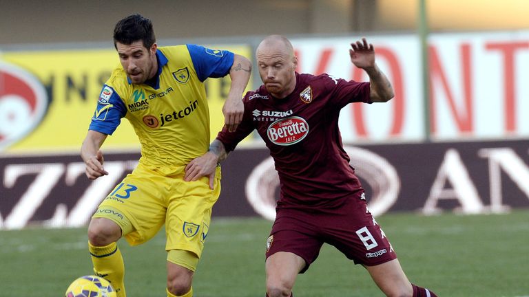 Izco Mariano competes for the ball with  Alexander Farnerud