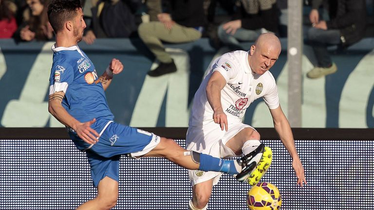 Mirko Valdifiori battles for the ball with Emil Hallfredsson