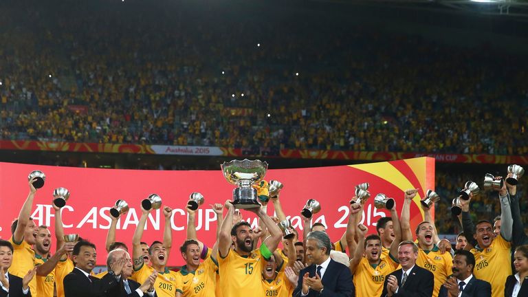 Mile Jedinak of Australia lifts the trophy during the 2015 Asian Cup final match between Korea Republic and the Australian Socceroos, Sydney, ANZ Stadium
