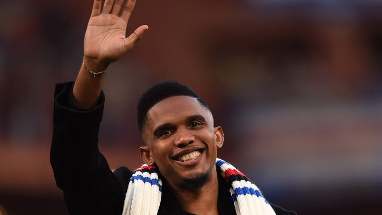 Samuel Eto'o greets Sampdoria fans after completing his medical