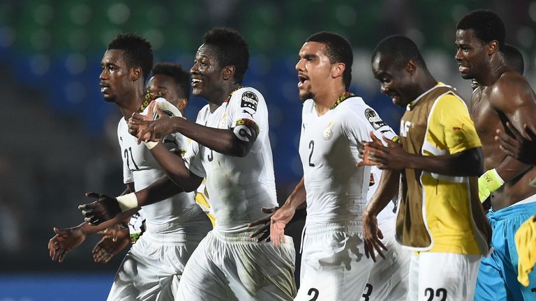 Ghana's players celebrate after winning the 2015 African Cup of Nations group C football match against South Africa