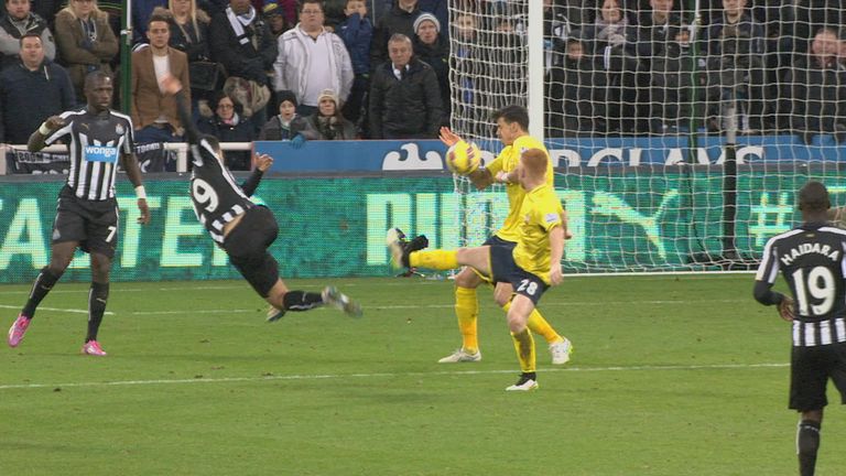 Jose Fonte blocks the ball with his arm.