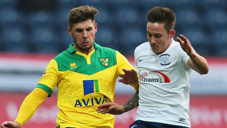Josh Brownhill of Preston North End battles with Gary Hooper of Norwich City