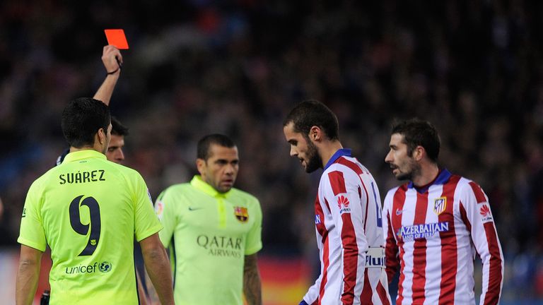MADRID, SPAIN - JANUARY 28:  Mario Suarez (2.R) of Club Atletico de Madrid is sent off by referee Gil Manzano during the Copa del Rey Quarter Final Second 