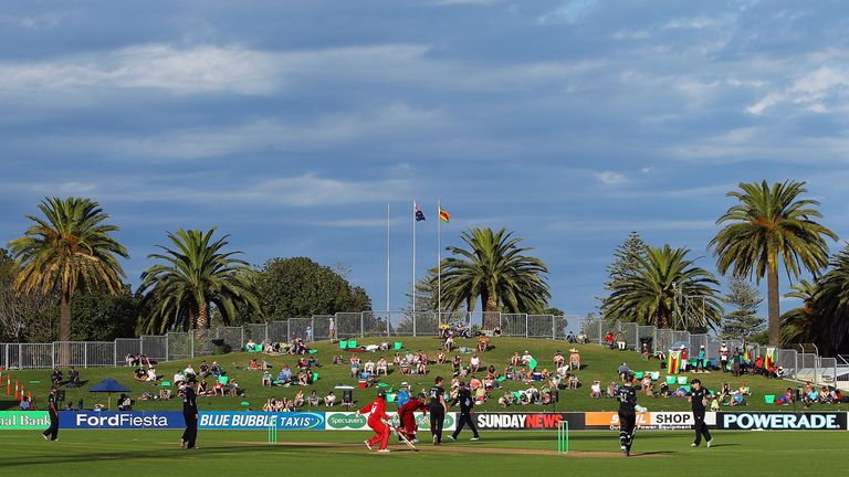 NAPIER, NEW ZEALAND - FEBRUARY 09:  A general view of play during game three of the One Day International series between New Zealand and Zimbabwe at McLean