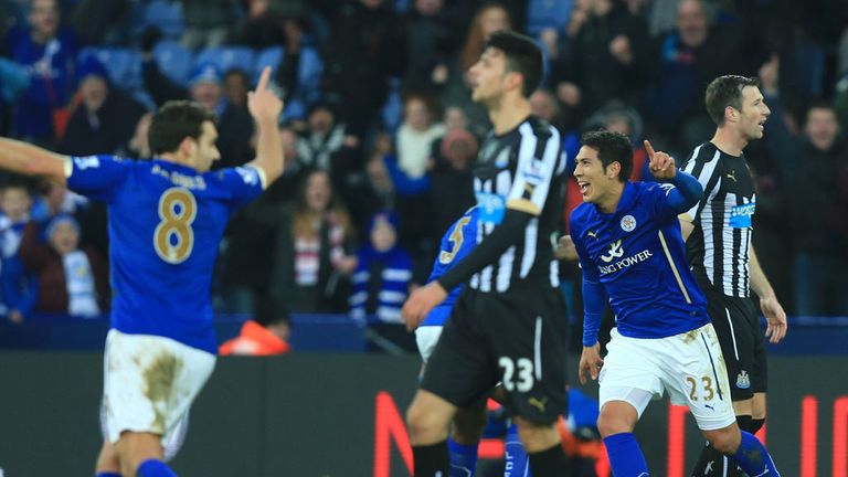 Leicester City's Leonardo Ulloa celebrates scoring the opening goal during the FA Cup Third Round match at the King Power Stadium, Leicester.